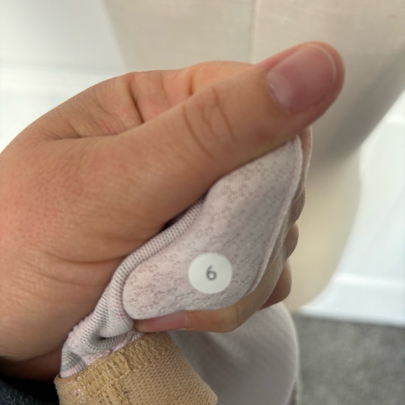 🍁50% Off Sale 🍁 Lululemon Let Loose Tank Top *different color than model - Picture 6 of 9